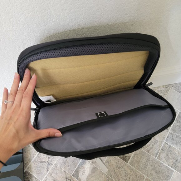 DELL EcoLoop Pro Laptop Backpack 17 BRAND NEW WITH TAGS - Picture 8 of 16